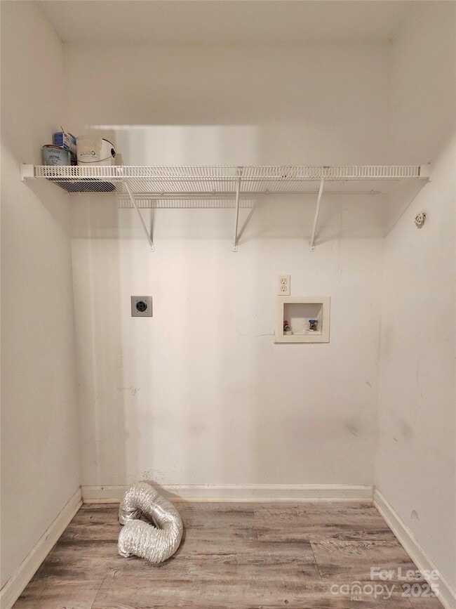 Building Photo - 209 Hickory Wood Dr