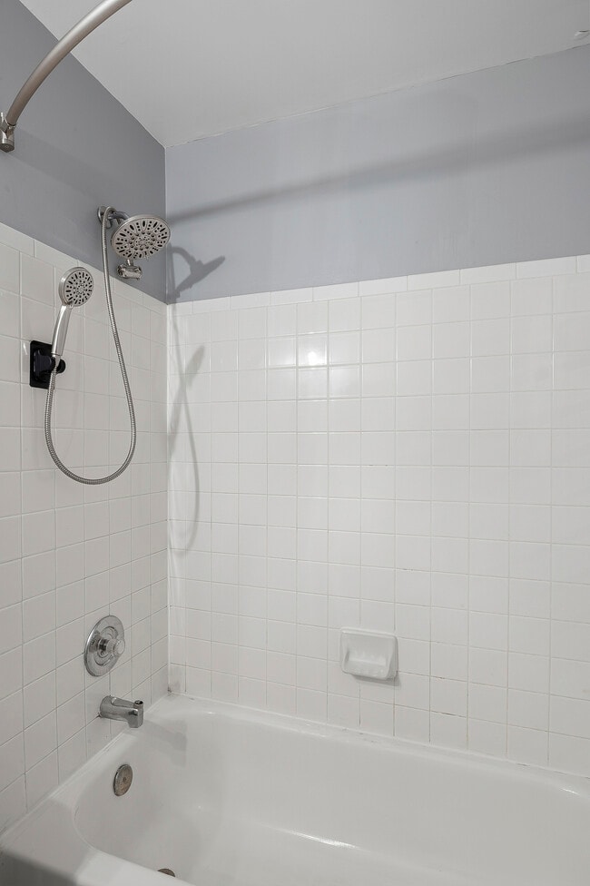 Building Photo - 1 Lanhill Ct