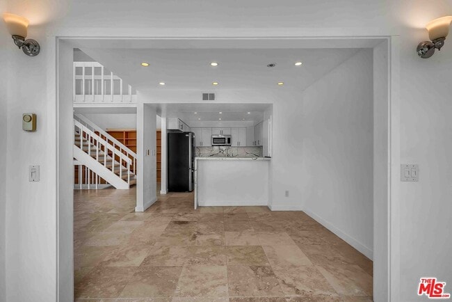 Building Photo - 15 63rd Ave