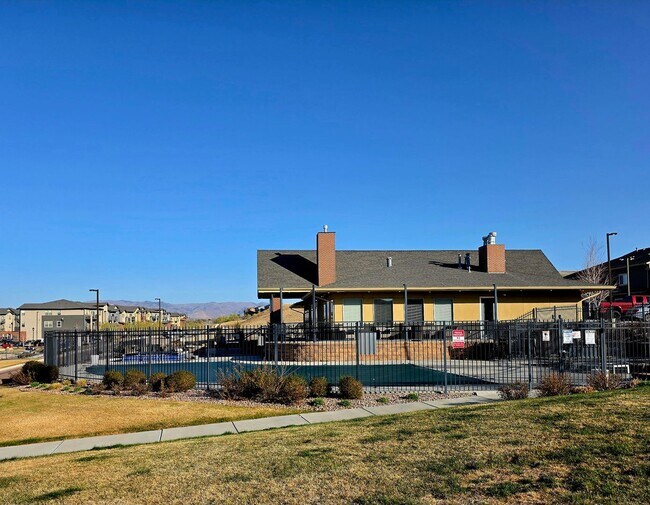 Building Photo - Charming 3 bedroom Townhome