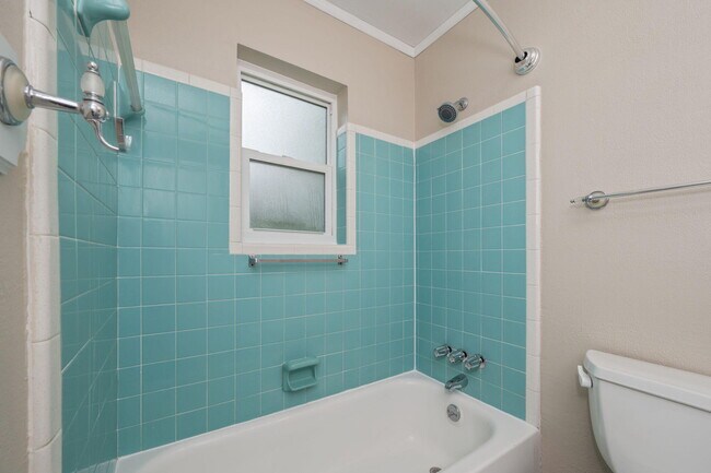 Building Photo - 713 Gibbs Ave