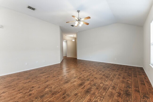 Building Photo - $1,795 4 Bed/2 Bath/2 Garage Ready for Move-in Forney Home in Windmill Farms