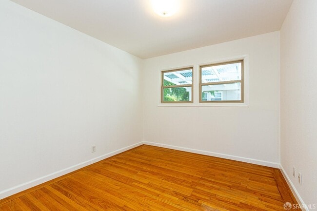 Building Photo - 720 Santa Paula Ave
