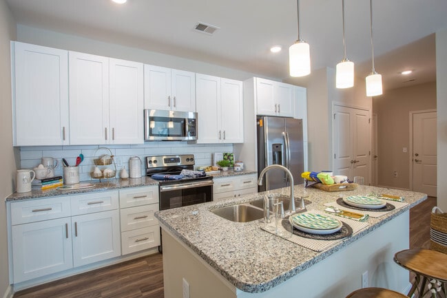 Interior Photo - Waterleaf at Neely Ferry