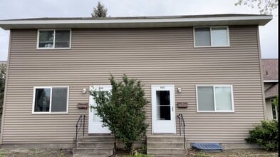 Building Photo - 723 Tyler St NE