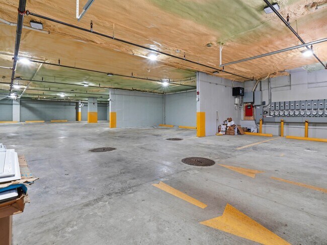 Building Photo - 304 61st St