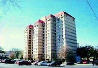 Building Photo - 1600 Park Cir