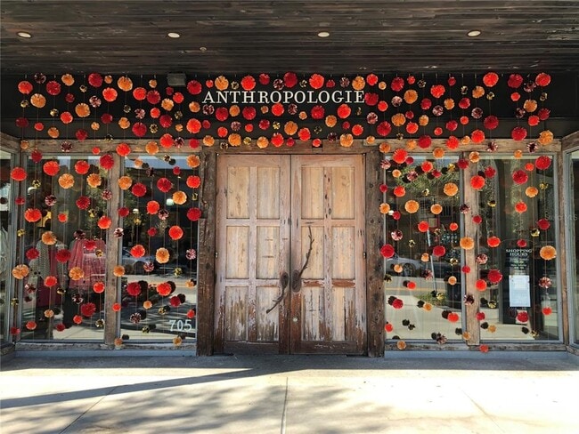 Building Photo - 902 S Bruce St