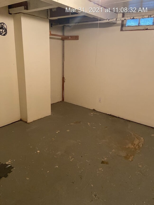 Building Photo - Northtown Area Home