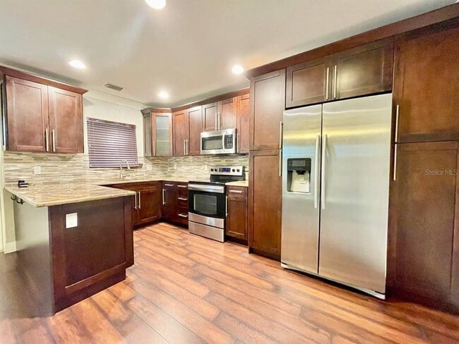 Building Photo - 909 N Excelda Ave