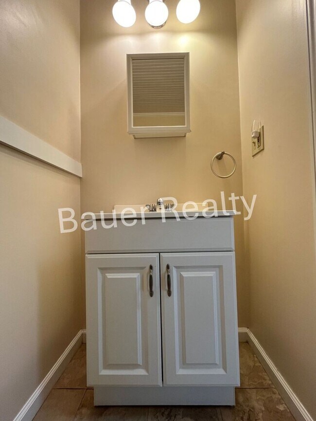 Building Photo - Three bedrooms, one and a half baths