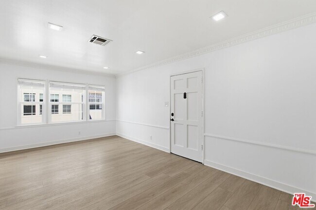 Building Photo - 8613 W Olympic Blvd