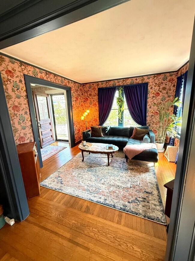 Building Photo - Tranquility on Oxford