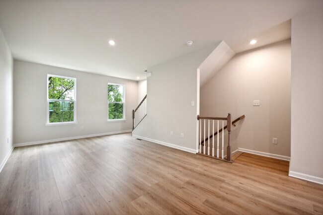 Building Photo - 28 Sidney Ln