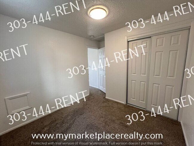 Building Photo - Quaint 3 Bedroom in Denver!
