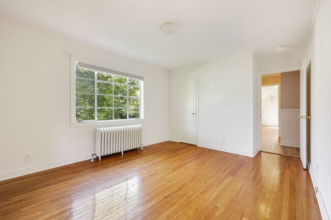 Building Photo - 14 Grove Ln