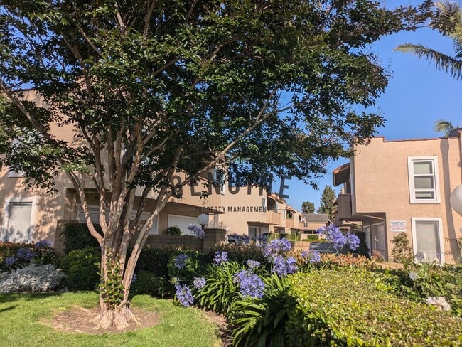 Building Photo - Beautiful 3Bd 2.5Ba Costa Mesa Townhome