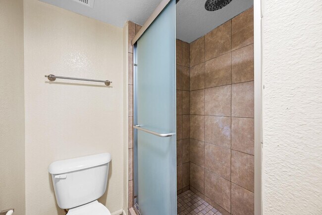 Building Photo - 533 W Guadalupe Rd
