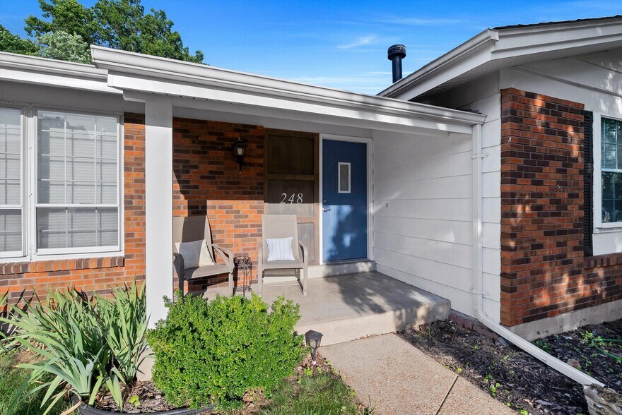 Building Photo - 248 Village Creek Dr