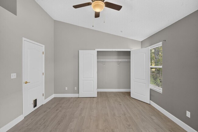 Building Photo - Renovated Brick Home in Gated Community