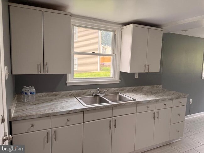 Building Photo - 13435 Greenacre Dr