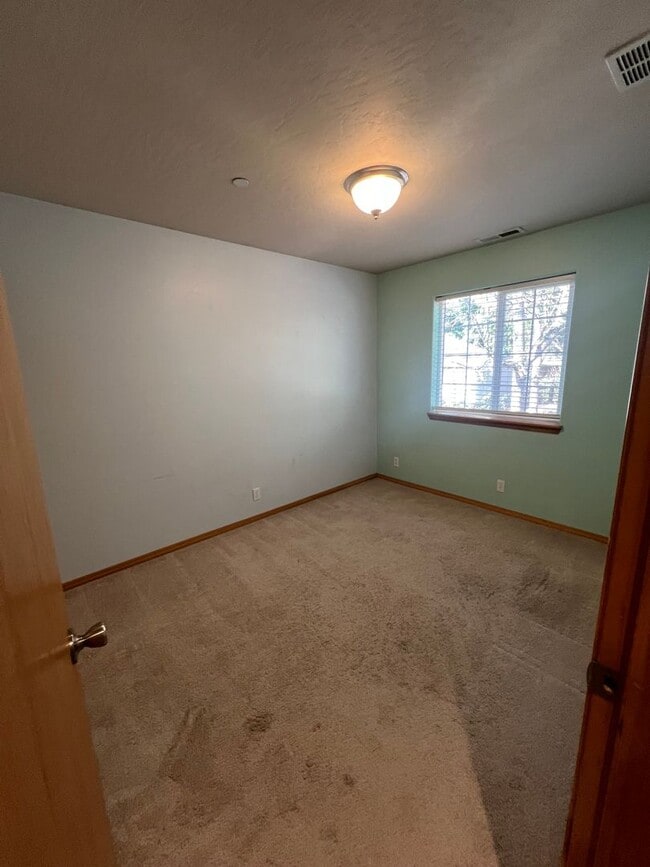 Building Photo - 3-Bedroom 2-Bathroom house in North Eugene