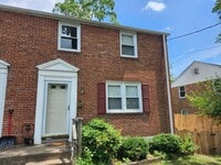 Building Photo - Recently renovated 3-bedroom, 1.5 bath twi...