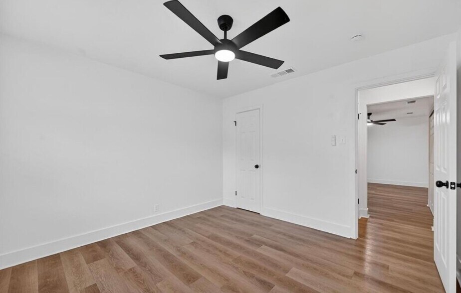 Building Photo - 10402-10404 Joaquin Dr