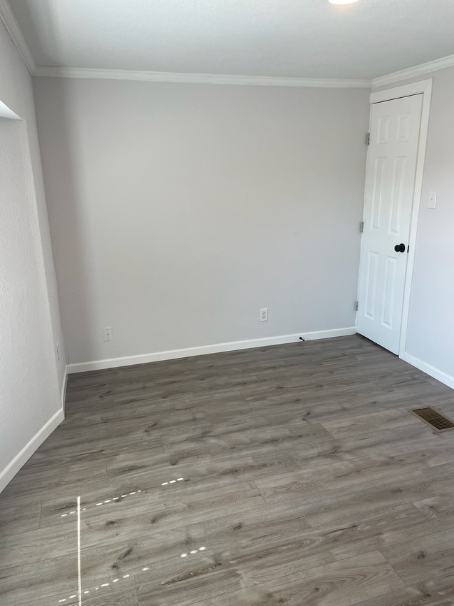 Building Photo - 8920 Hill Top Dr