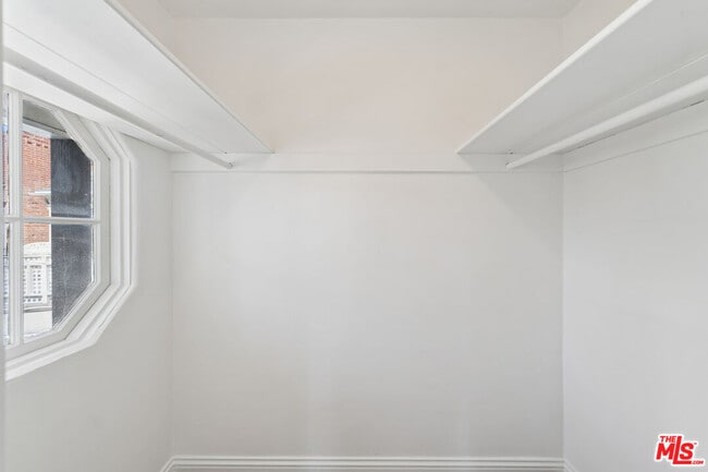 Building Photo - 1284 S Beverly Glen Blvd