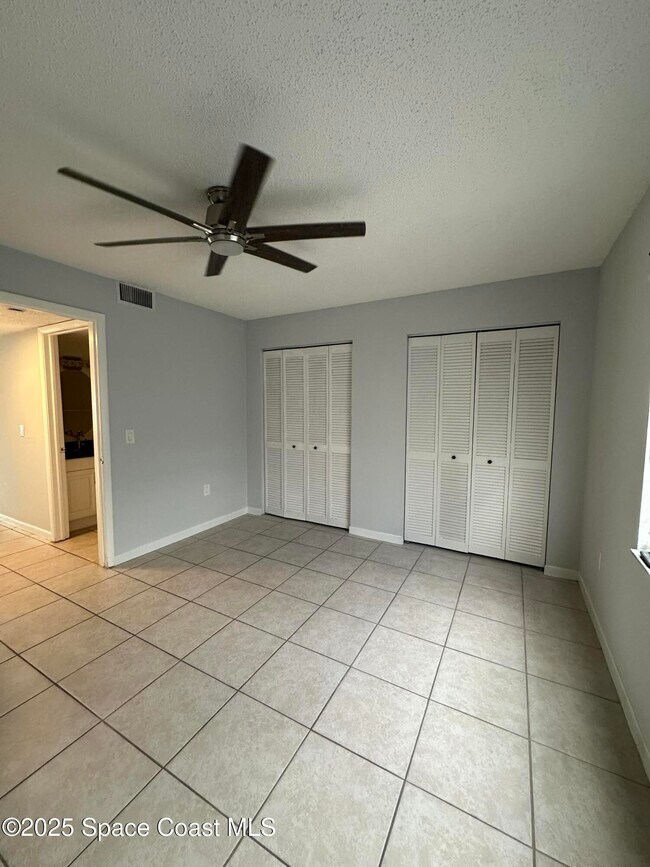 Building Photo - 837 Hickory St