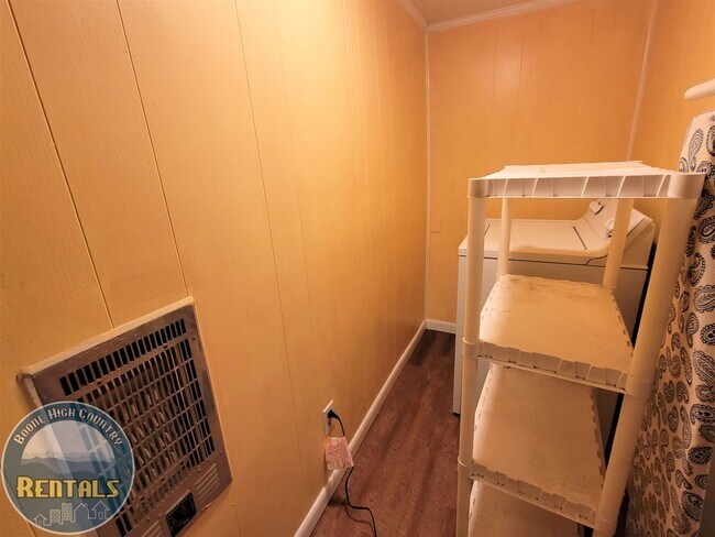 Building Photo - 316 Carl Giles Rd