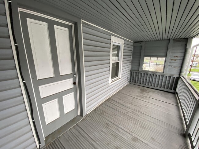 Building Photo - 212 York St