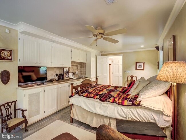 Building Photo - 3808 Cathedral Ave NW