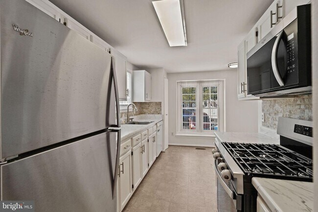 Building Photo - 14428 Black Horse Ct