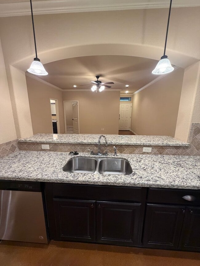 Building Photo - 3 Bedroom 3 Bath Barraks Townhome