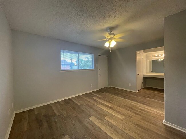 Building Photo - 3624 Parkridge Dr