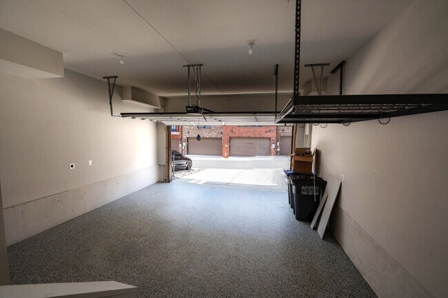 Building Photo - Luxury Reston Rental