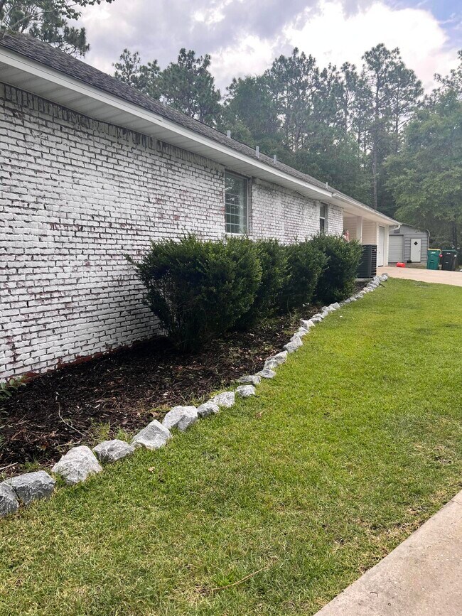 Building Photo - 591 Ridge Lake Rd