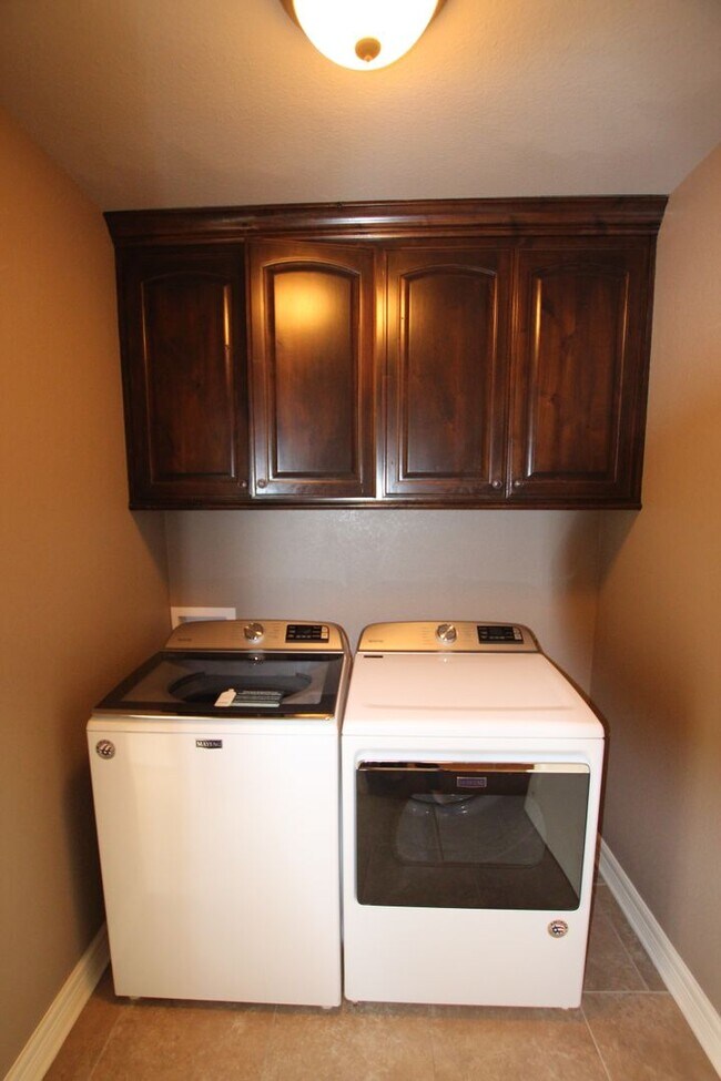 Building Photo - Coming Soon-Beautiful 3 bedroom 2 bath home in Flint!