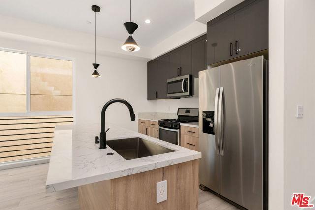 Building Photo - 15328 Weddington St