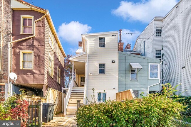 Building Photo - 313 N Market St