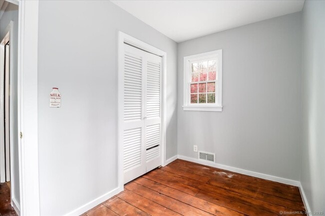 Building Photo - 381 Litchfield Rd