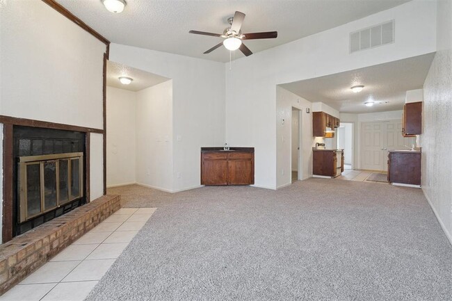 Building Photo - 6203 SE 47th St