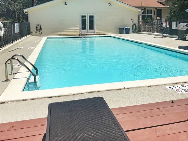 Building Photo - 741 E Oltorf St