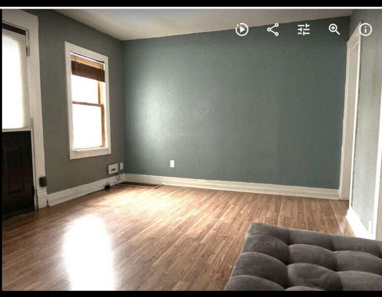 Living Room - 423 Pearl St