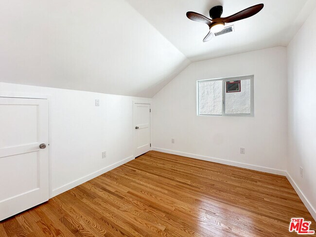 Building Photo - 5930 Willoughby Ave