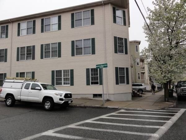 Building Photo - 255 Boston Ave
