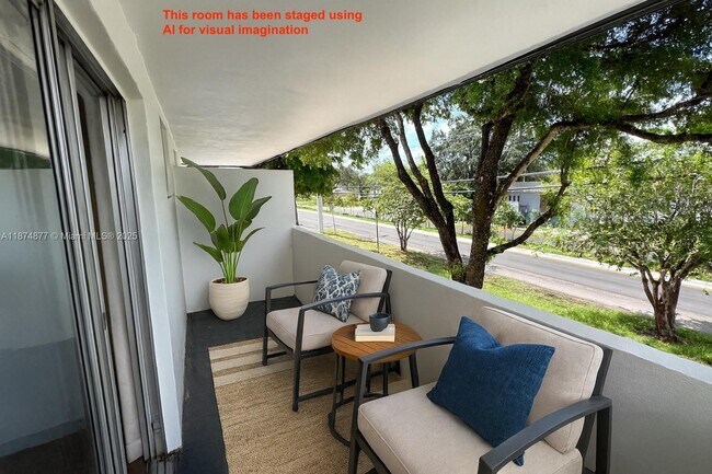 Building Photo - 465 S Royal Poinciana Blvd