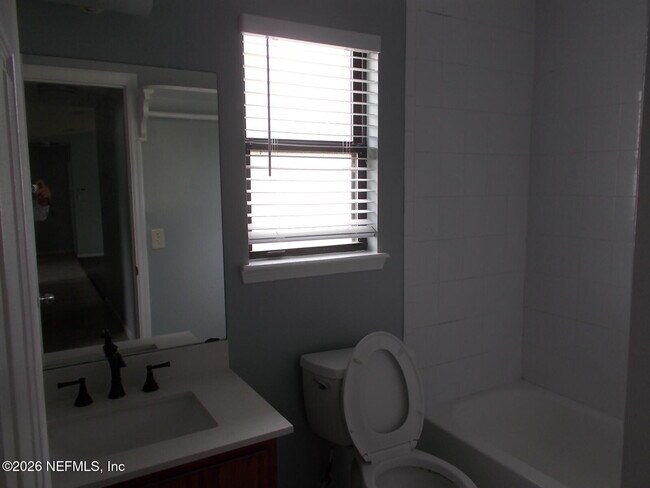Building Photo - 7529 Falcon Trace Dr W